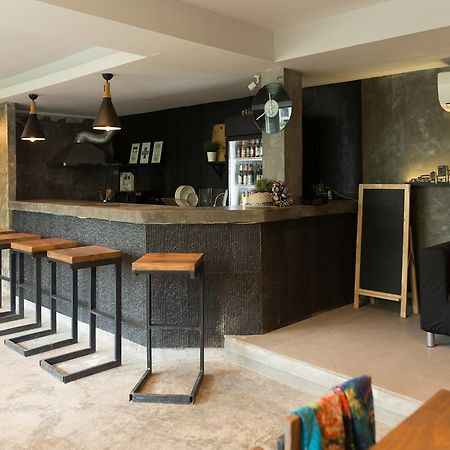 Revolution Hostel Asoke Bangkok Ngoại thất bức ảnh