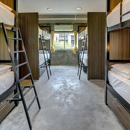Revolution Hostel Asoke Bangkok Ngoại thất bức ảnh