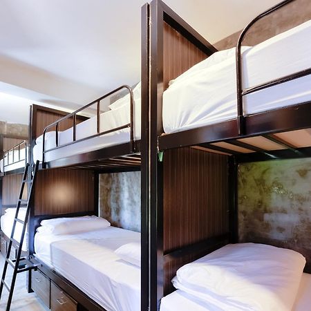 Revolution Hostel Asoke Bangkok Ngoại thất bức ảnh
