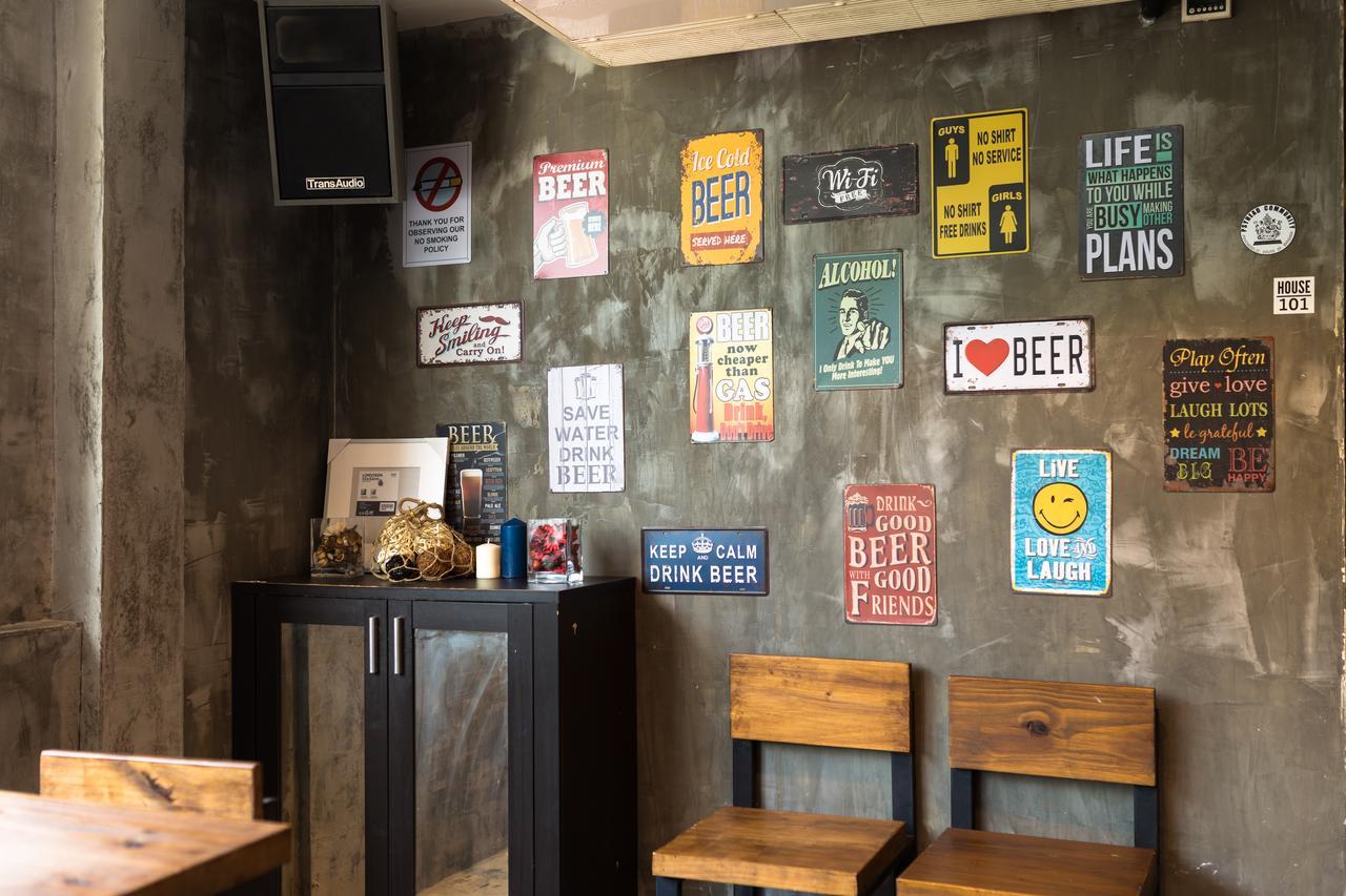 Revolution Hostel Asoke Bangkok Ngoại thất bức ảnh