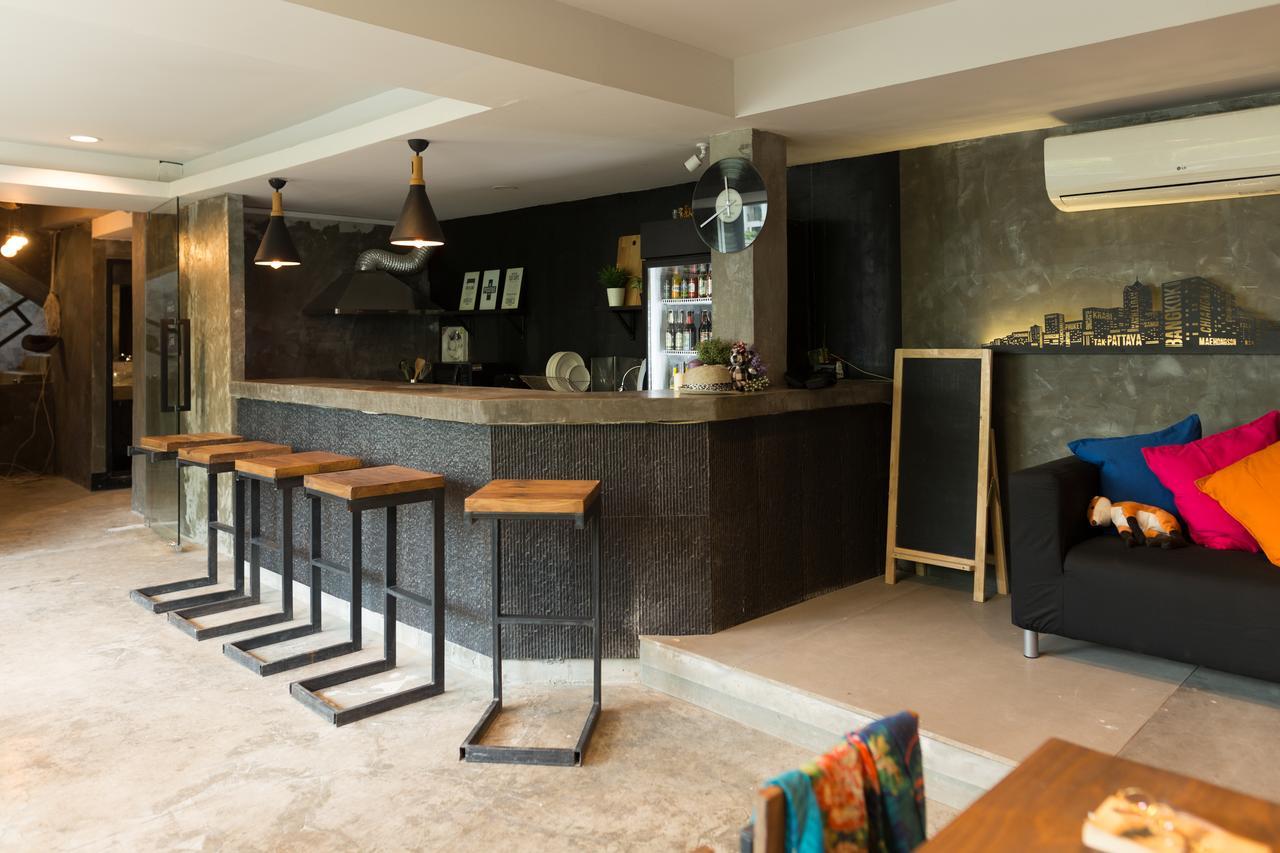 Revolution Hostel Asoke Bangkok Ngoại thất bức ảnh