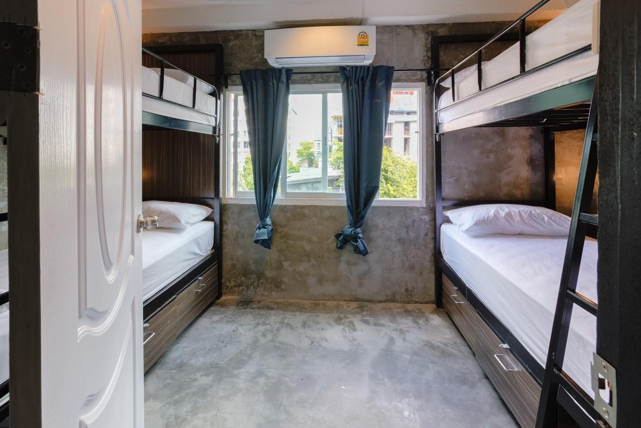 Revolution Hostel Asoke Bangkok Ngoại thất bức ảnh