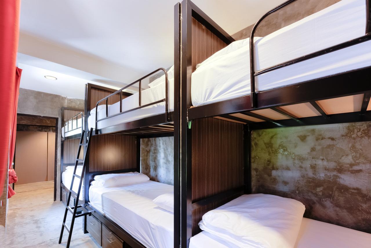 Revolution Hostel Asoke Bangkok Ngoại thất bức ảnh